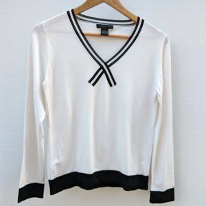The Limited Sz L Bow Design Long Sleeve Sweater